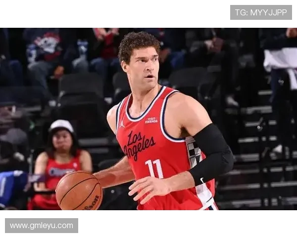 布鲁克·洛佩斯内线单打效率提升显著拉开对手防线