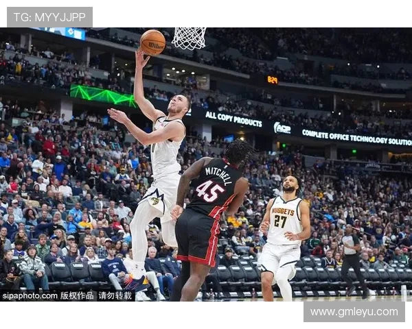 穆雷无球跑动拉开空间 提升掘金进攻多样性