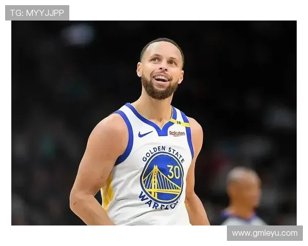 霍勒迪突破篮下效率提升明显,关键时刻得分对比库里更稳定 霍勒迪突破篮下效率提升明显,关键时刻得分对比库里更稳定